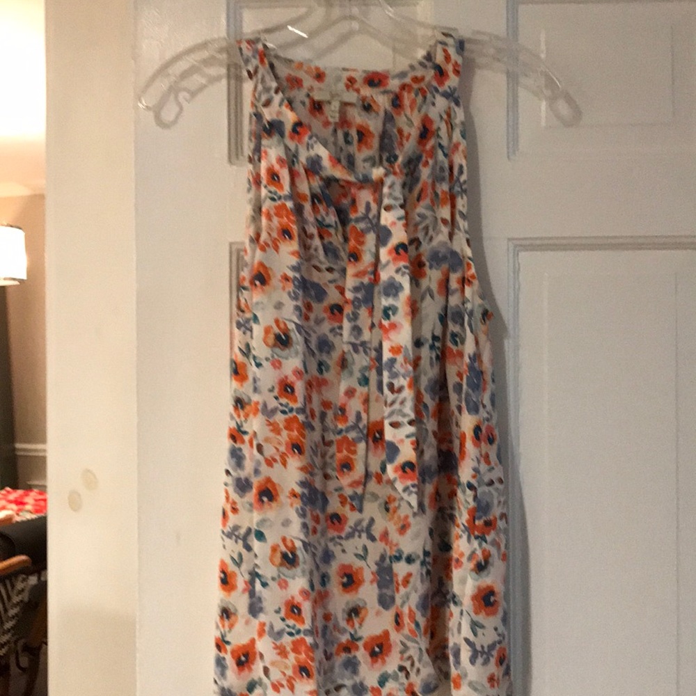 100% Silk size 4 Joie floral patterned tank top.